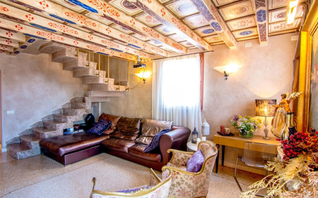 Opera Luxury Apartment