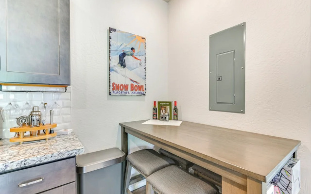 2 Mi to Dtwn & Nau: Flagstaff Condo w/ Patio!