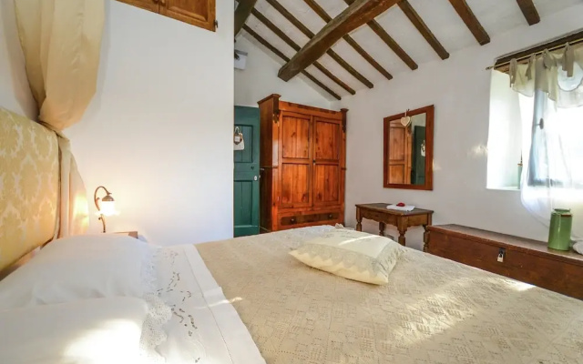 Cottage in Montefiore Near Forest and Beach
