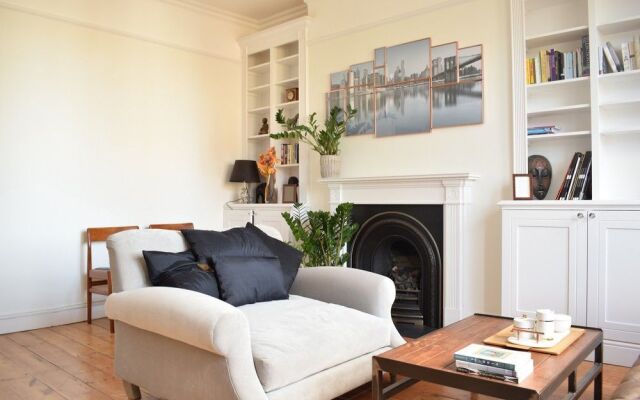 1 Bedroom Flat In Knightsbridge Sleeps 2