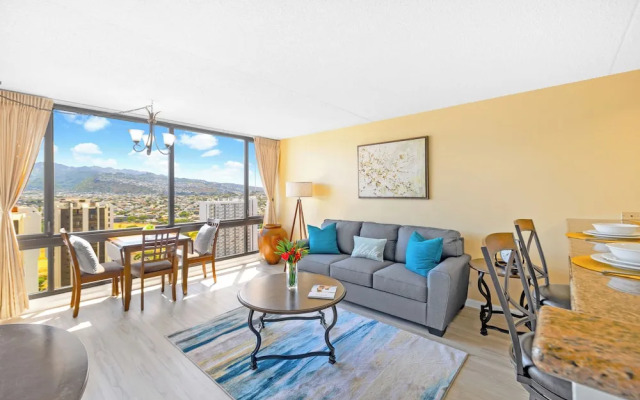 Waikiki Sunset Close to Beach with Parking