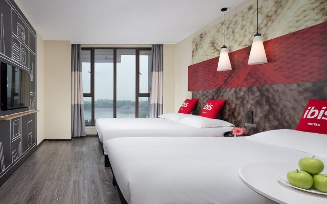 Ibis E'meishan Railway Station Hotel