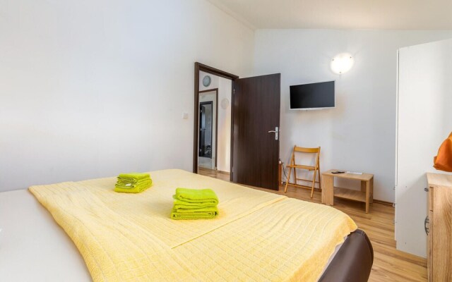 Beautiful Home in Valbandon With Wifi and 4 Bedrooms
