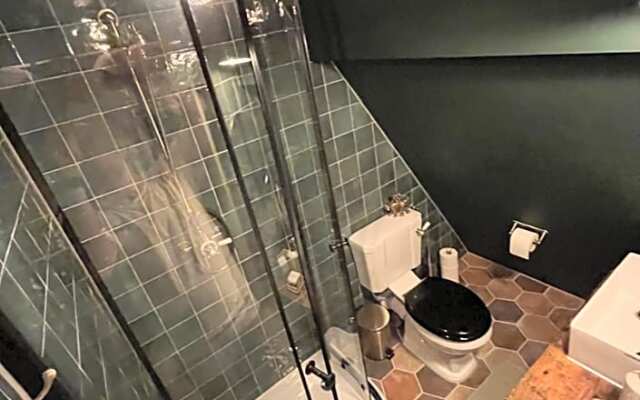 Attic Monkeys Lodge