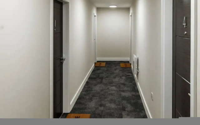 Luxury Manchester Apartment - Orange