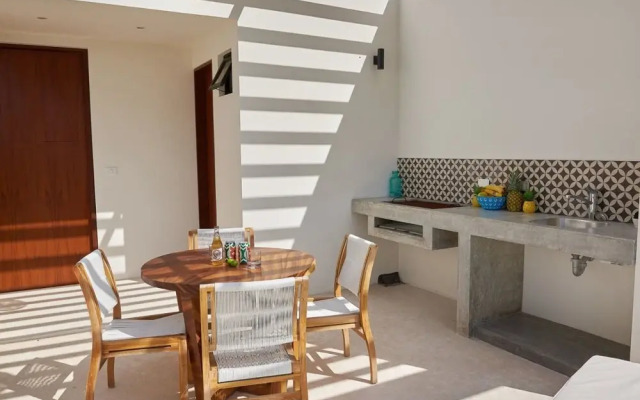 Romantic Penthouse Studio Get Away With Private Splash Pool- PENT HOUSE 3 B- By Salt-Kisses