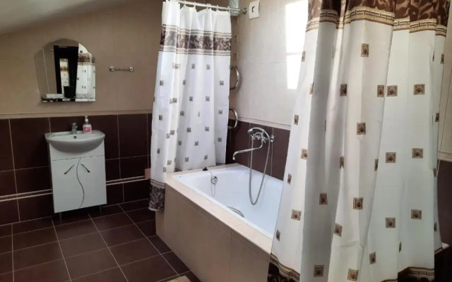 Varshavsky Guest House