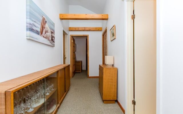 Deja Blue~mary Lake Boathouse~full of Charm!