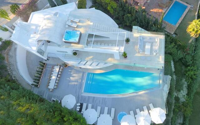 30290 - Stunning  Luxury Unique Villa