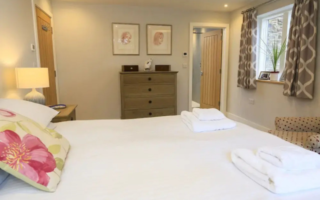 2 The Drive, Hillfield Village