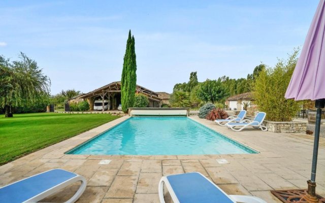 Villa With 4 Bedrooms in Saint Sylvestre sur Lot, With Private Pool an