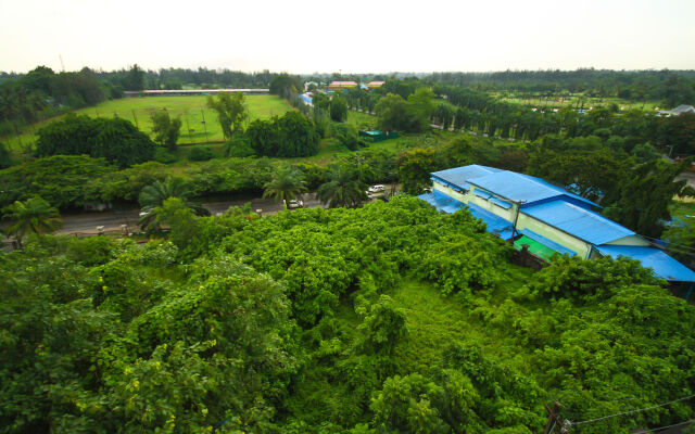 City Golf Resort Hotel