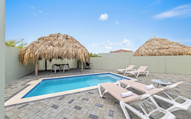 Villa Paradise with pool at mambo beach