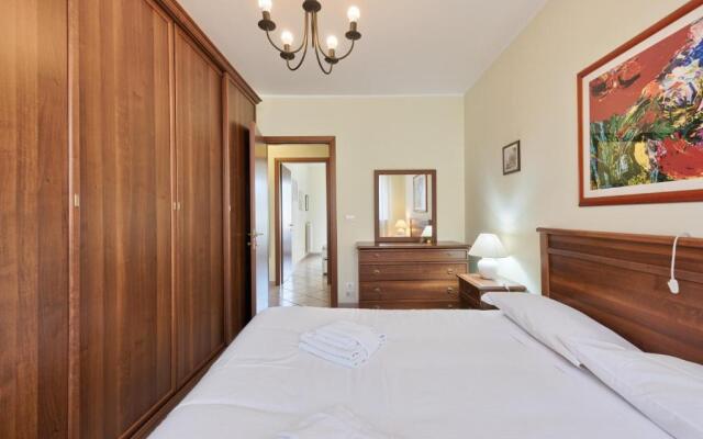 Fortino Roomy Apartment