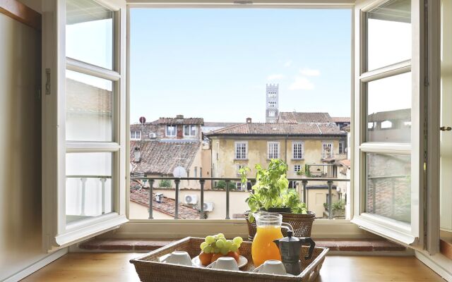 Isabella by Vacation in Lucca