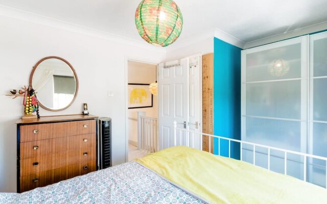 Lovely 2 Bedroom House With Garden