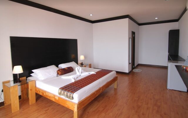 Cebu Club Fort Med Resort