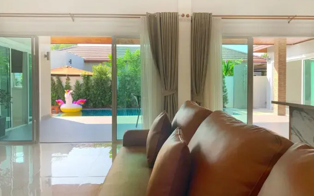 Private Villa with Pool near Laguna