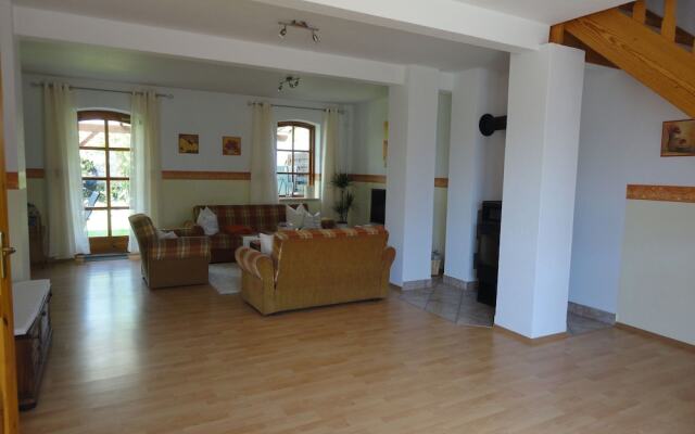 Beautiful Farmhouse Flat With Garden