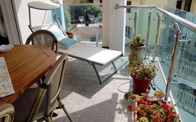 Oltremare apartment with large veranda for 6 people