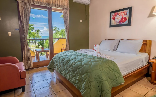 Backpackers Manuel Antonio