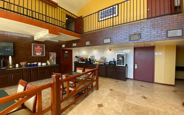 Days Inn and Suites - Tyler