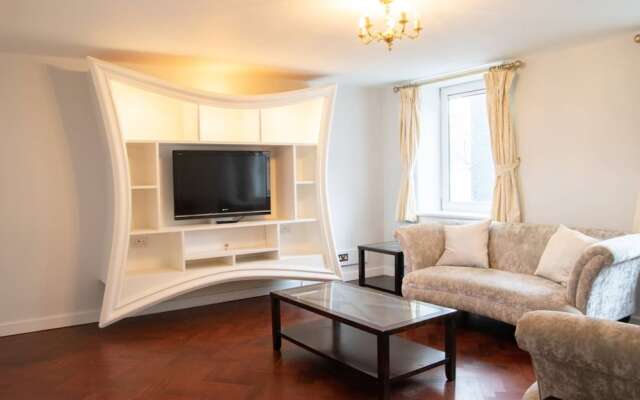 Spacious Holborn Apartment Close to Tube
