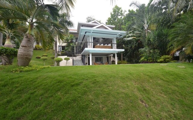 Robinland Vacation Home Badian