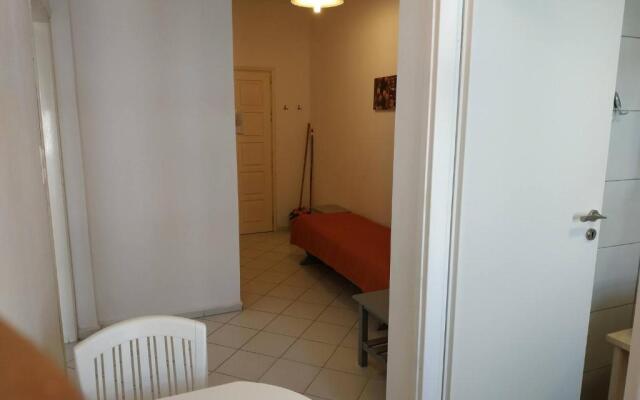 Small Apartment For 3 Pers 70meters From The Beach