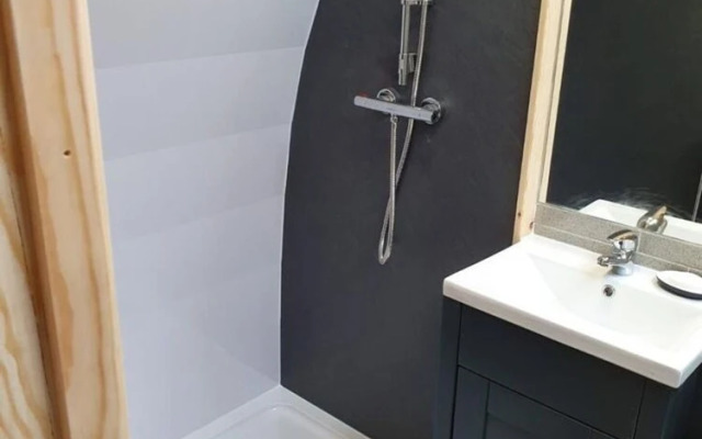 Orchard Glamping -willow Pod