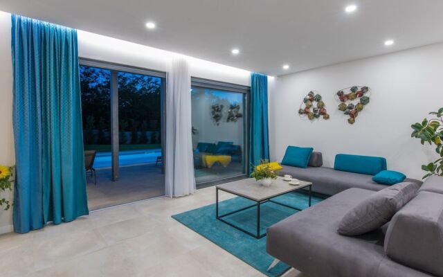 Deluxe Villa in Porec With Wellness Centre & Pool
