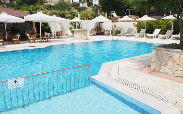Leonidas Apartments & Suites
