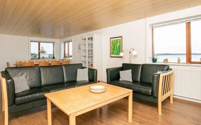 Seaside Retreat in Hvalpsund-by Traum