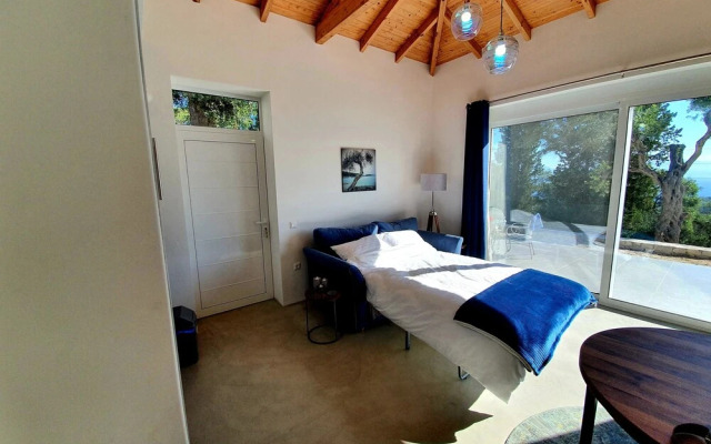 Villasleeps10-garden-freeparking-pool-ac