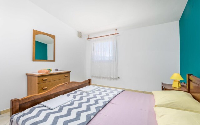 Nice Apartment in Pag With Wifi and 2 Bedrooms