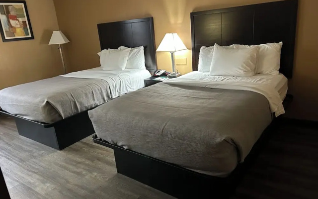 Days Inn & Suites Cincinnati