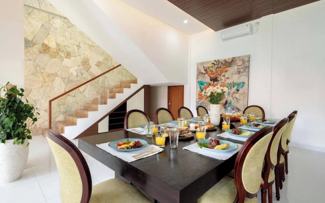 Luxurious Family 6 Br Villa in Seminyak Breakfast Include