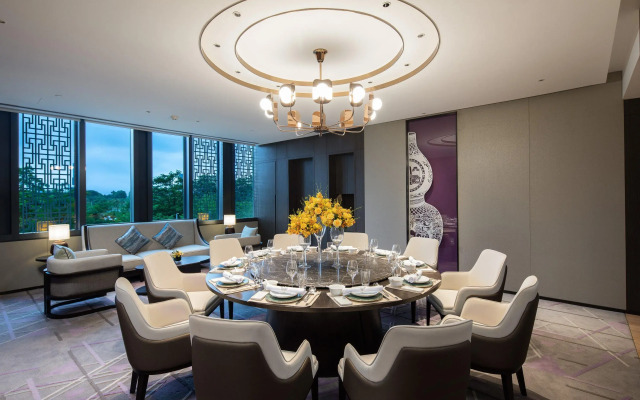 Crowne Plaza Foshan Nanhai-an IHG Hotel-Guangzhou South Railway Station Free Shuttle Bus