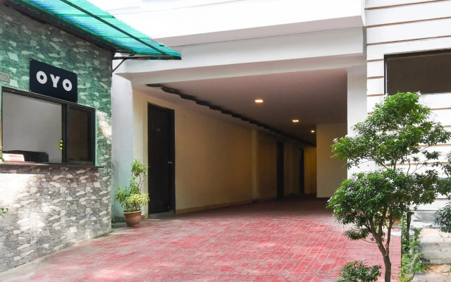 OYO 8812 White Palace Hotel & Resort New Alipore