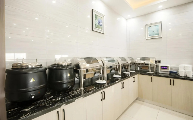 GYA Hotel (Tongxiang Century Avenue)