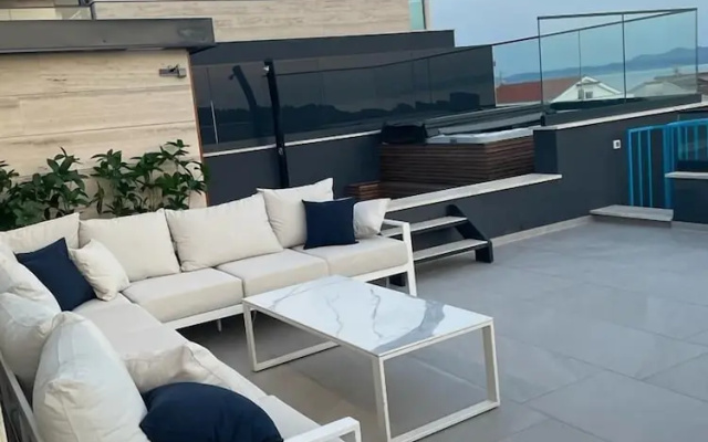 Deen Deluxe Penthouse with infinity pool