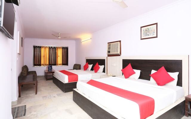 OYO 11858 Hotel Shiv Murti Grand