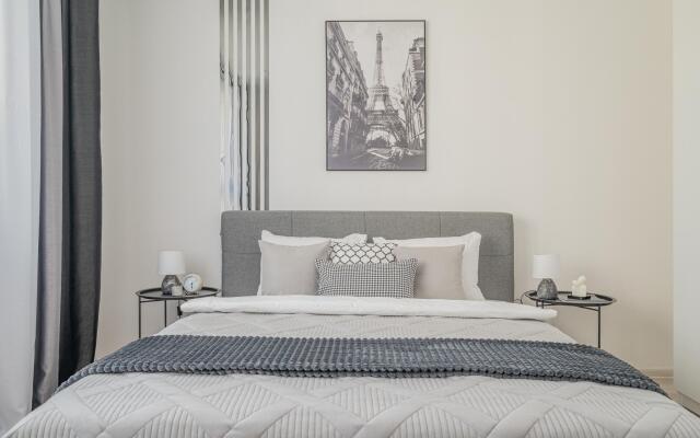 Лайт Апартаменты на улице Академика Парина 37А