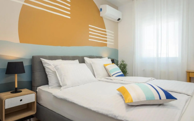 LUX 3 Bedroom Suite with FREE Private Parking