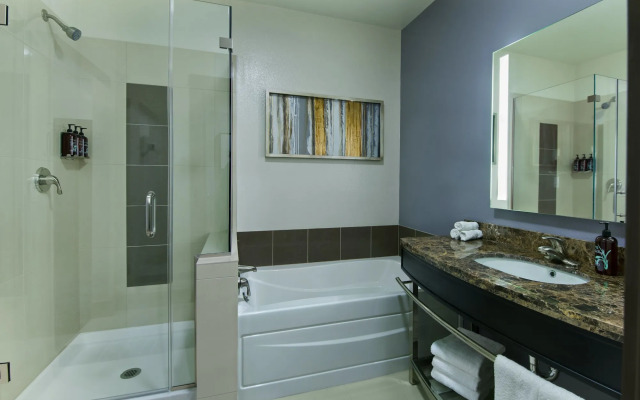 Oxford Suites Sonoma County