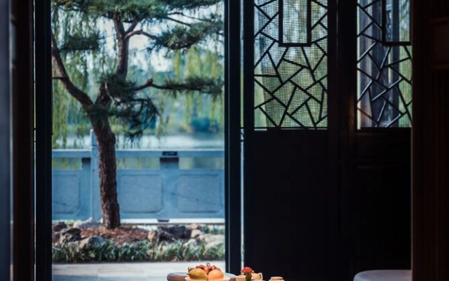 Yihe lake shore Hotspring