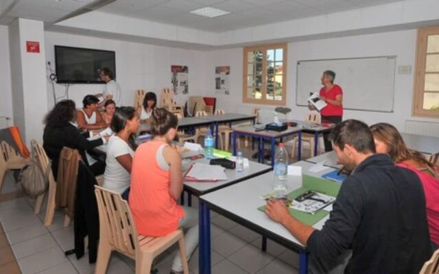 Auberge De Jeunesse De Saintes