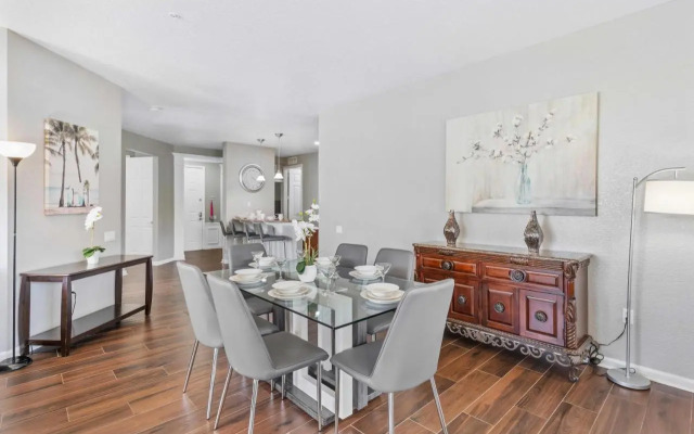 5049 Shoreway Loop #203
