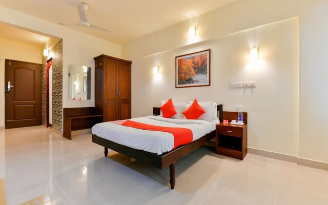 OYO 16663 Plaza Suites Hotel