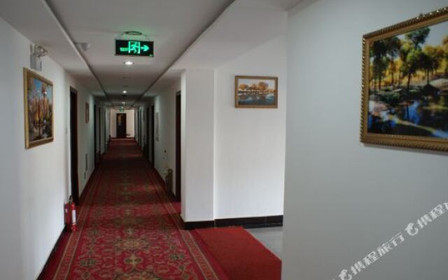 Alashan Ejin Baoxian Inn